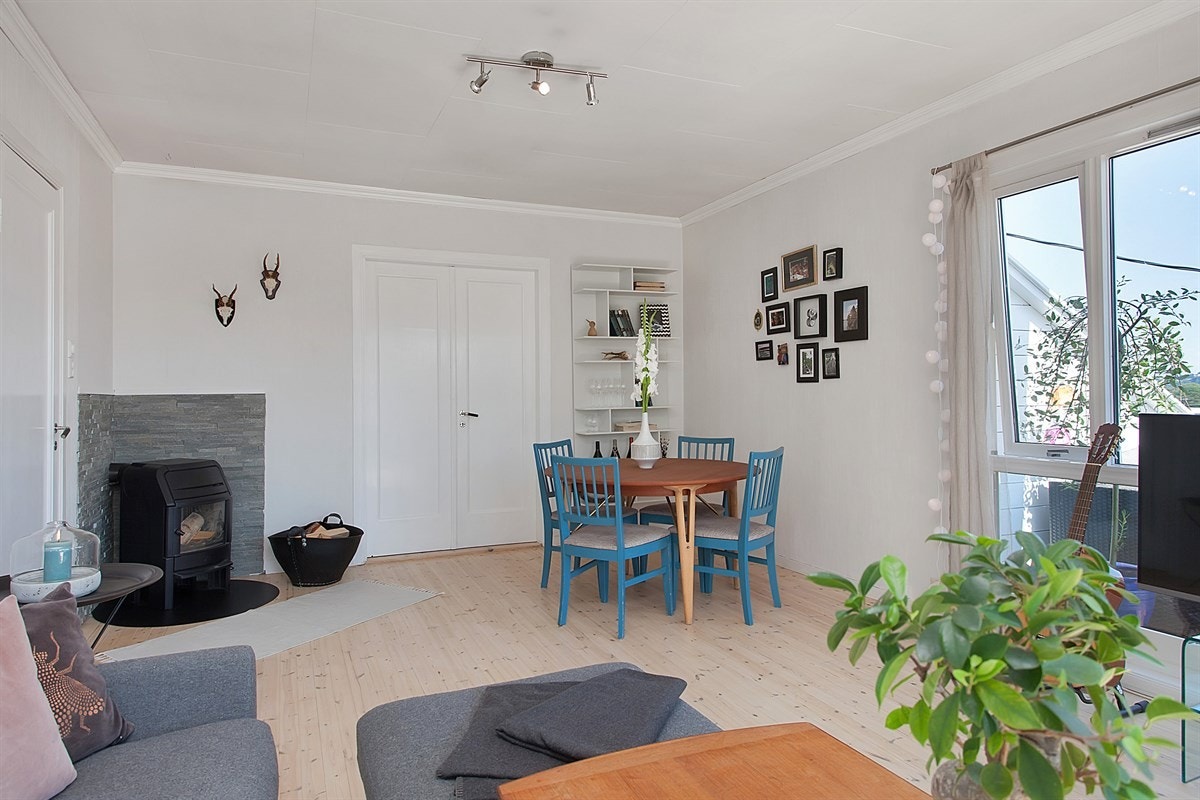 I stua er det satt inn vedovn. Galleribilde