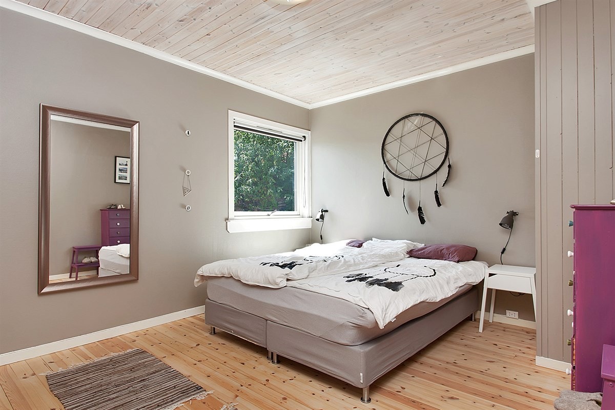 Leiligheten har to store soverom. Skap på det ene soverommet medfølger. Galleribilde