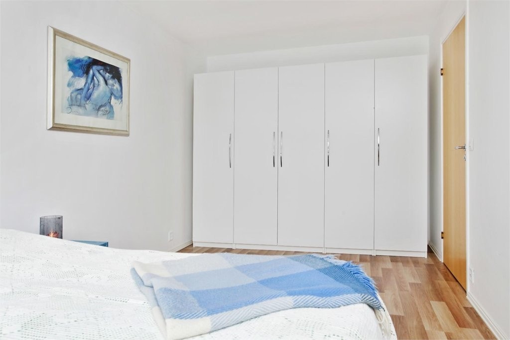 Soverom, nye garderobeskap montert 2014. Galleribilde