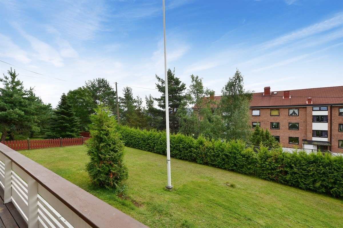 Umiddelbar nærhet til flotte turområder i marka sommer som vinter. Drammensmarka har rykte på seg for å ha blant de beste langrennsløypene i landet. Det er opparbeidet flotte turområder langs elven, både på Strømsøsiden og på Bragernessiden. Galleribilde