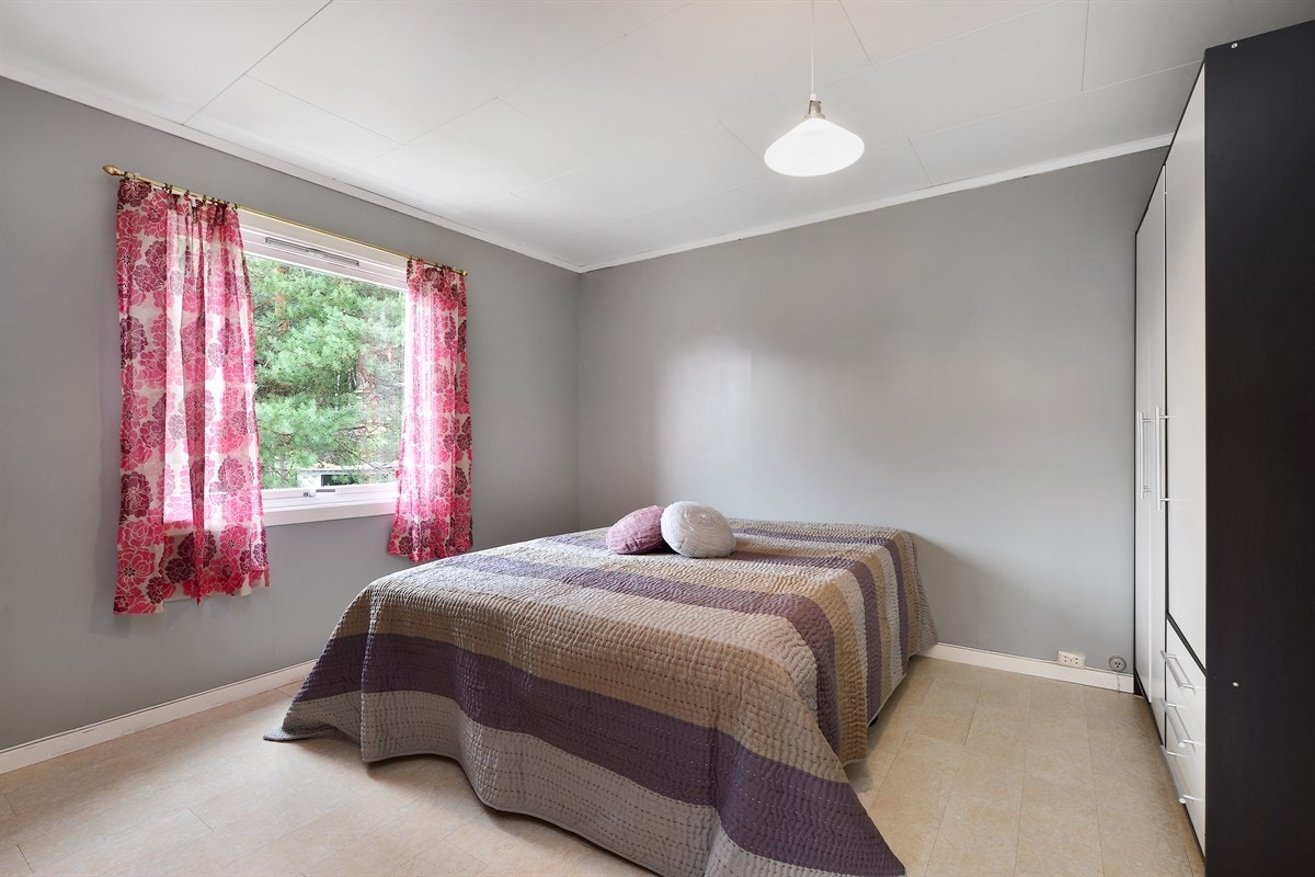 Soverom 1 i 1.etg. Galleribilde