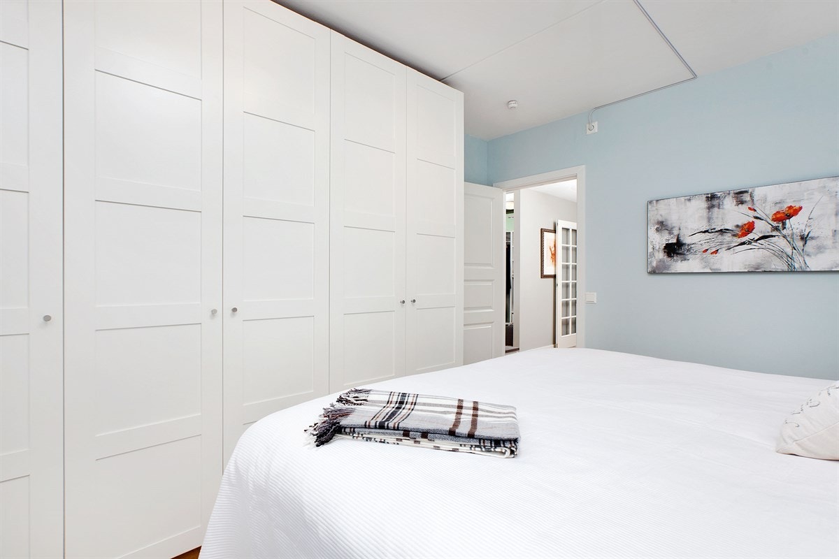 Hovedsoverom med stor garderobe Galleribilde