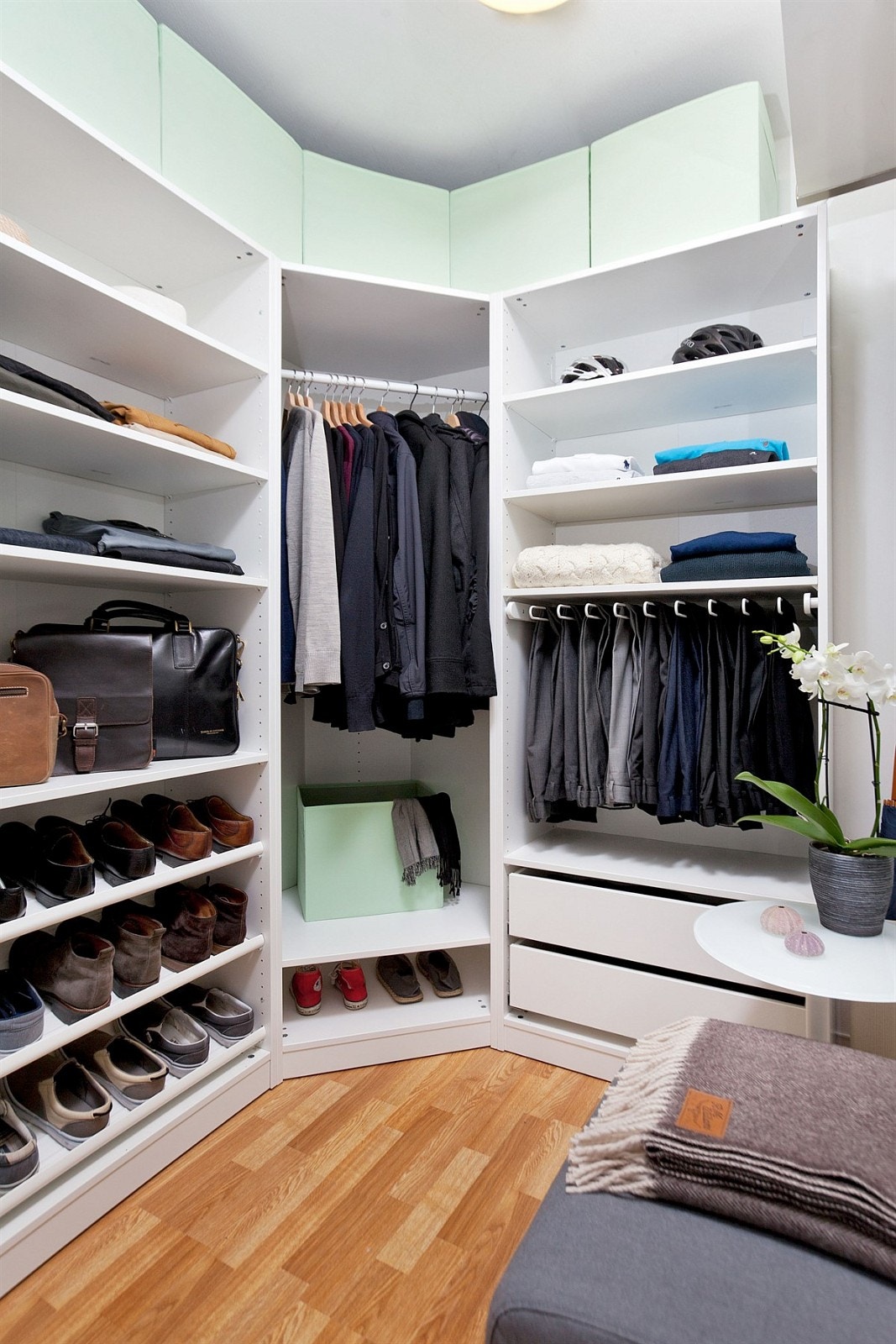 Walk-in closet ved gang/entré Galleribilde