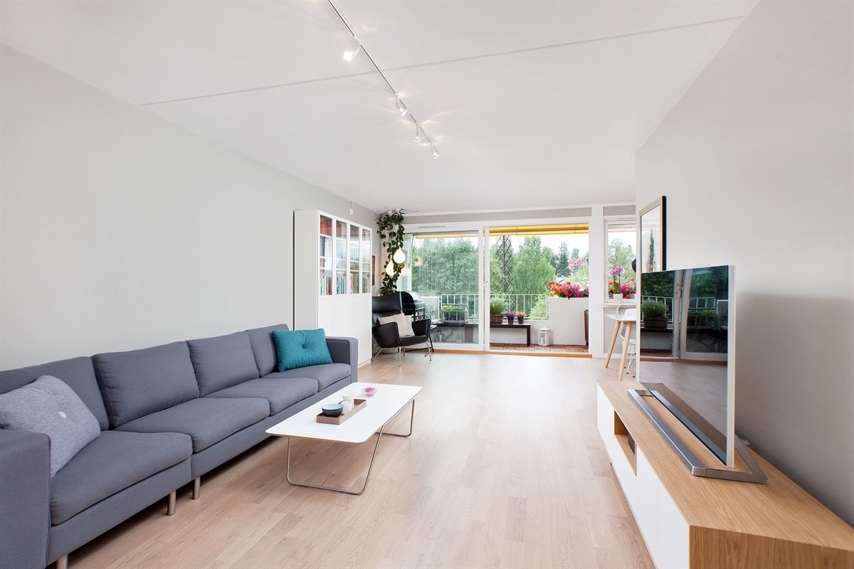 Lys stue med utgang til terrassen Galleribilde