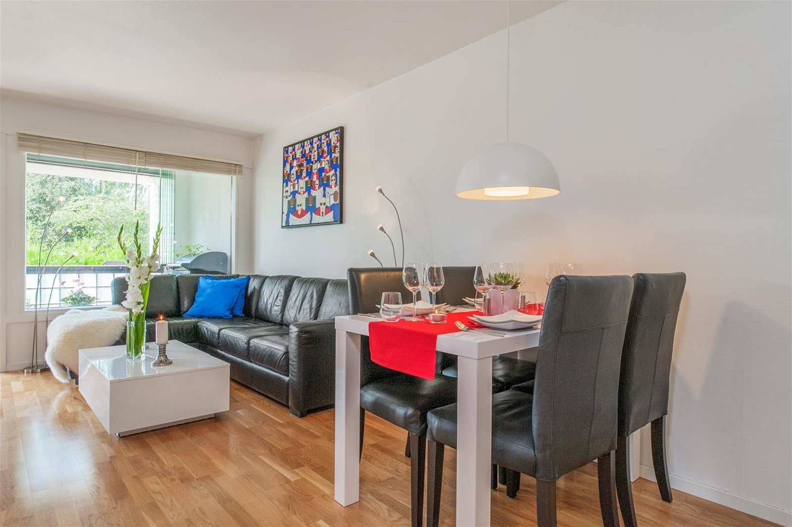 Sverre Iversens vei 23 presenteres av Jacob Lothe Carvallo Galleribilde