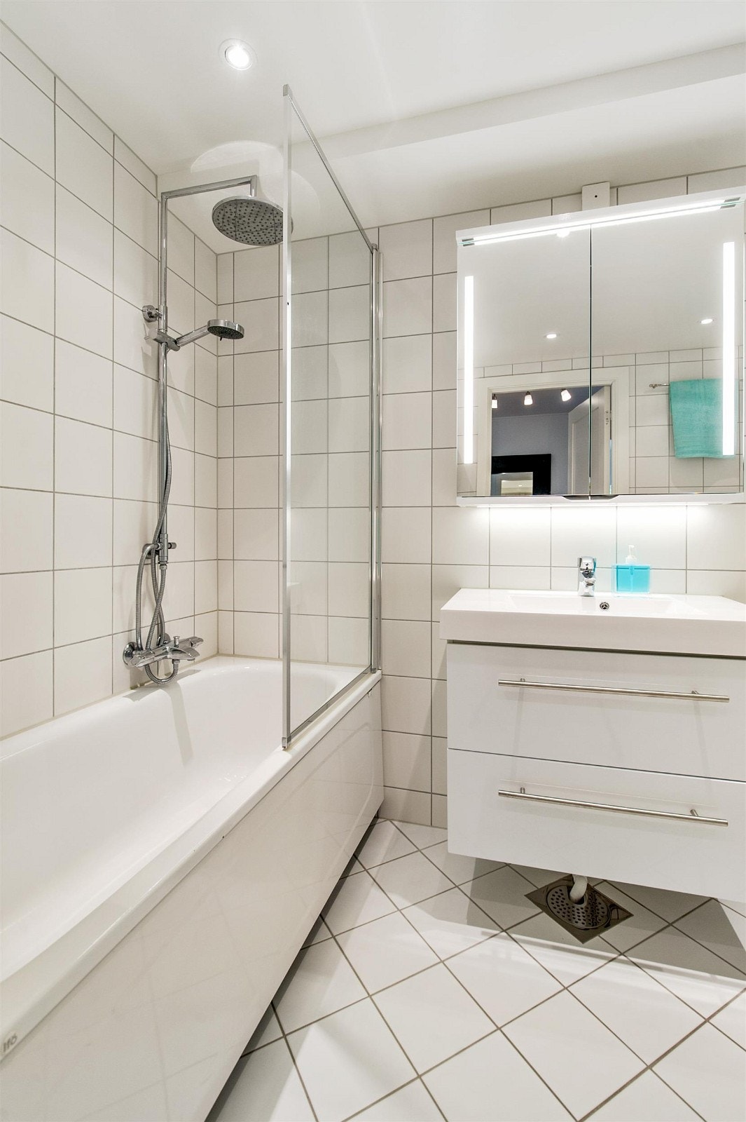 Sverre Iversens vei 23 presenteres av Jacob Lothe Carvallo Galleribilde