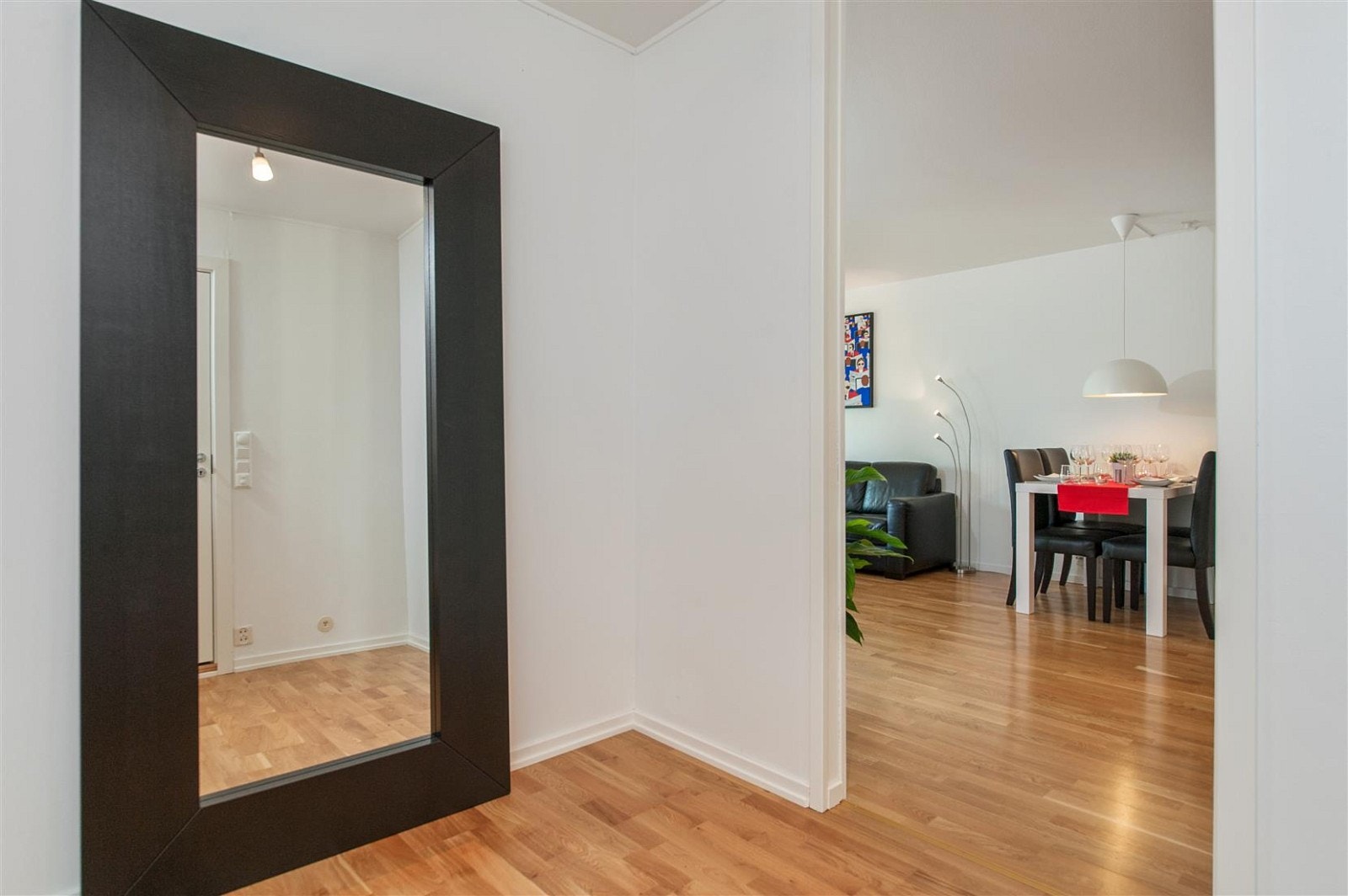 Sverre Iversens vei 23 presenteres av Jacob Lothe Carvallo Galleribilde