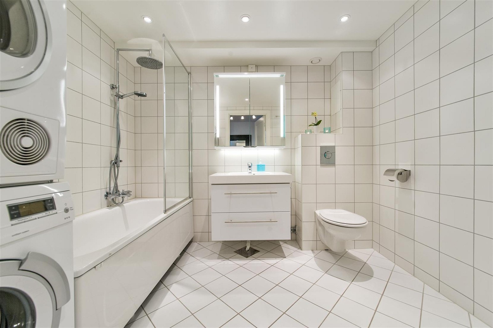 Sverre Iversens vei 23 presenteres av Jacob Lothe Carvallo Galleribilde