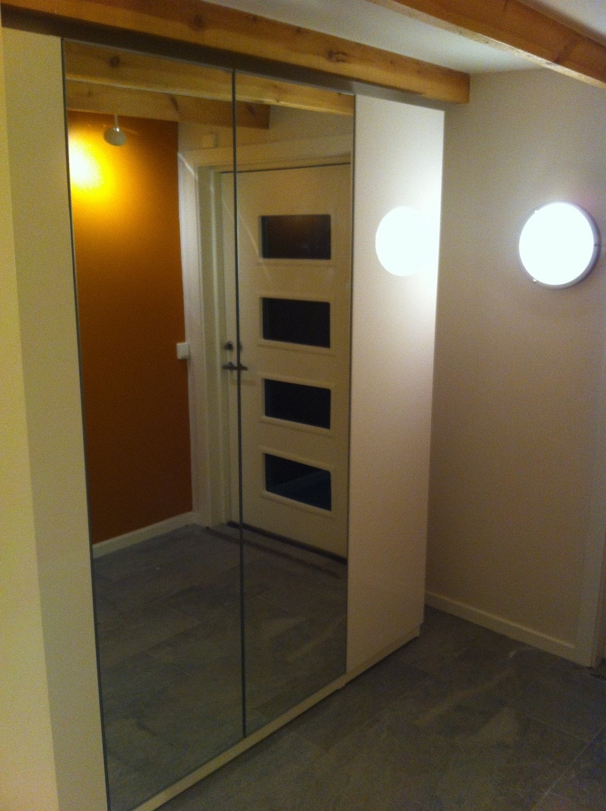 Hall med god garderobeplass Galleribilde