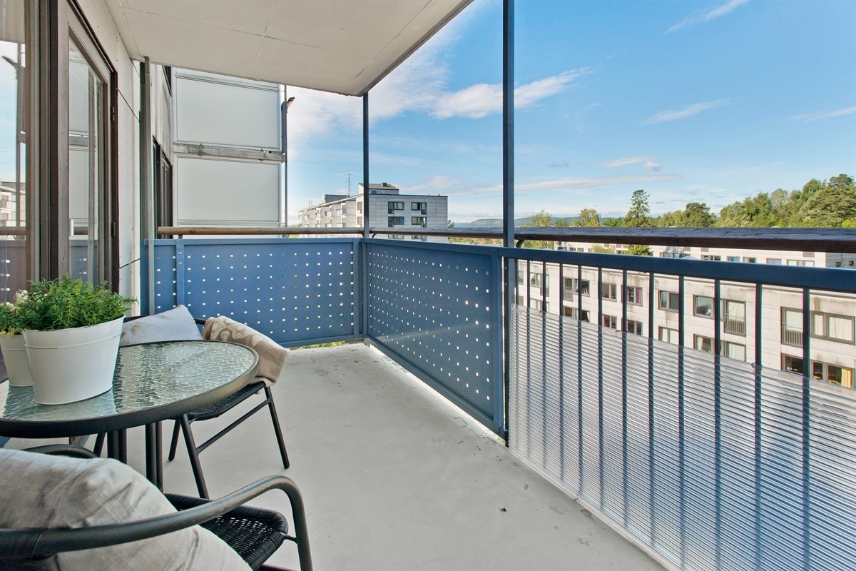 Hyggelig og usjenert balkong. Galleribilde