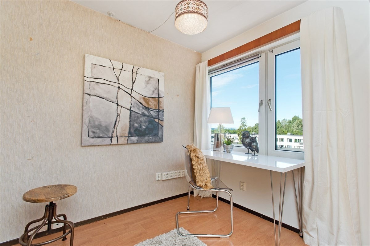 Soverom med arb.plass Galleribilde