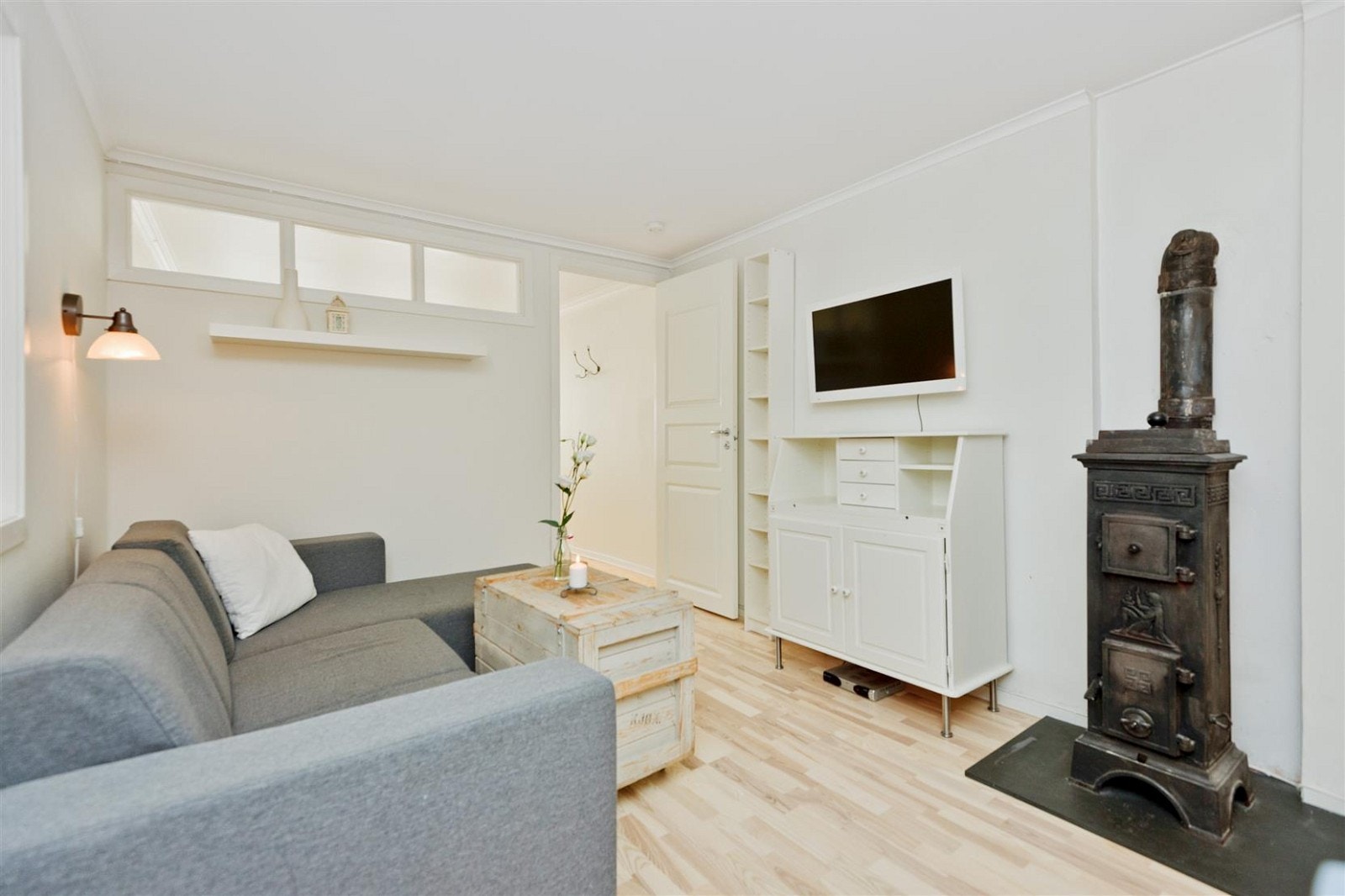 Vakker gammel koksovn i stue. Galleribilde