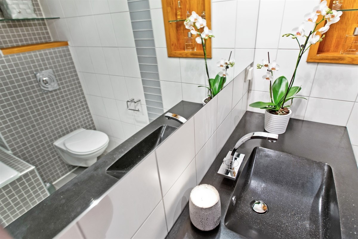 Baderomsdetaljer Galleribilde