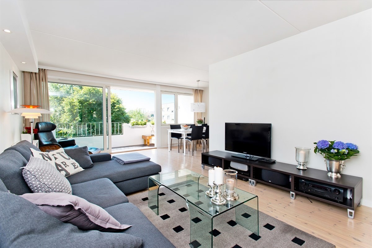 Stue med utgang til veranda Galleribilde