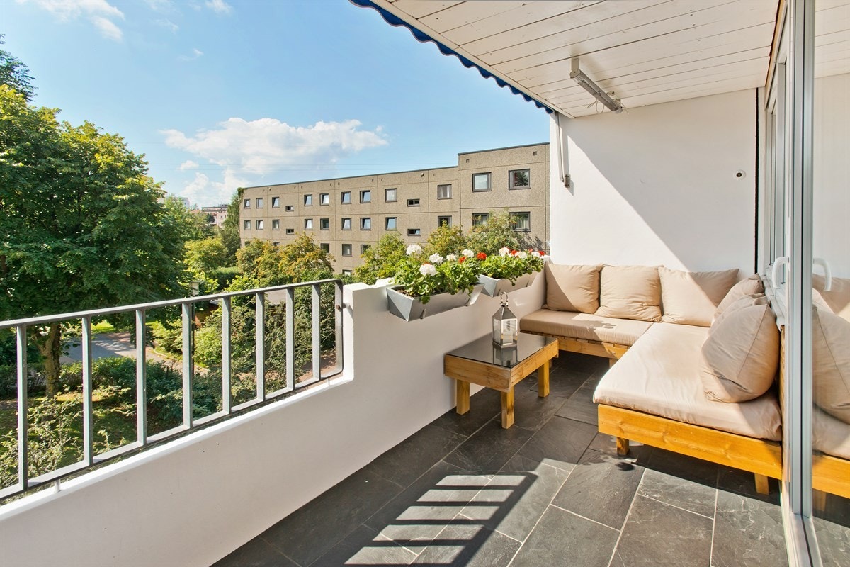 Flott sydvestvendt veranda med gode solforhold Galleribilde