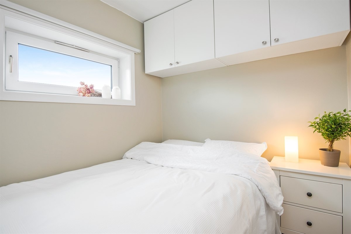 Innredet rom 1 har en god størrelse med plass til dobbeltseng (evt. enkeltseng på tvers) Galleribilde