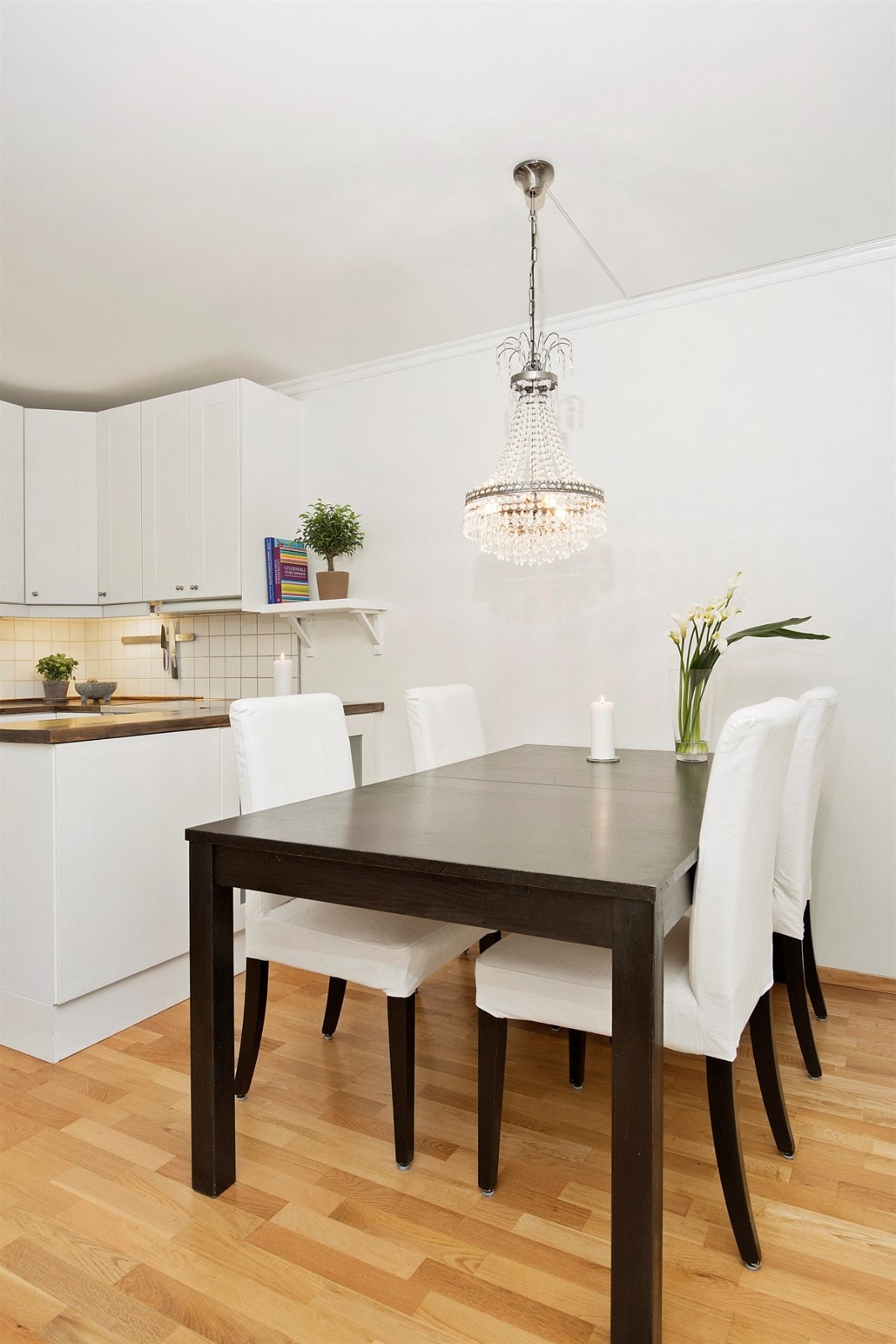 God plass til spisebord for 6 personer Galleribilde