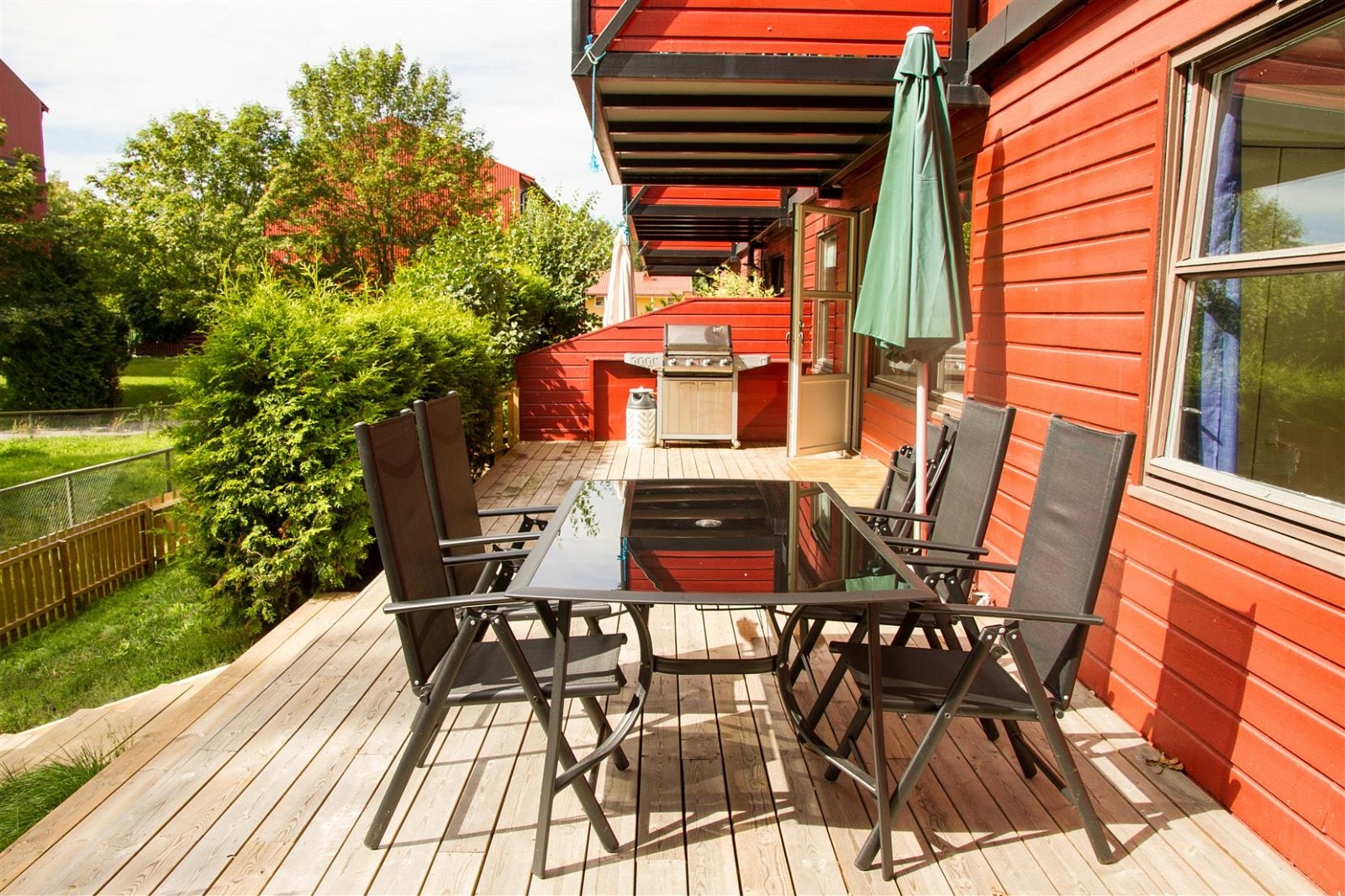 Terrassen er som en forlengelse av stuen om sommeren. Galleribilde