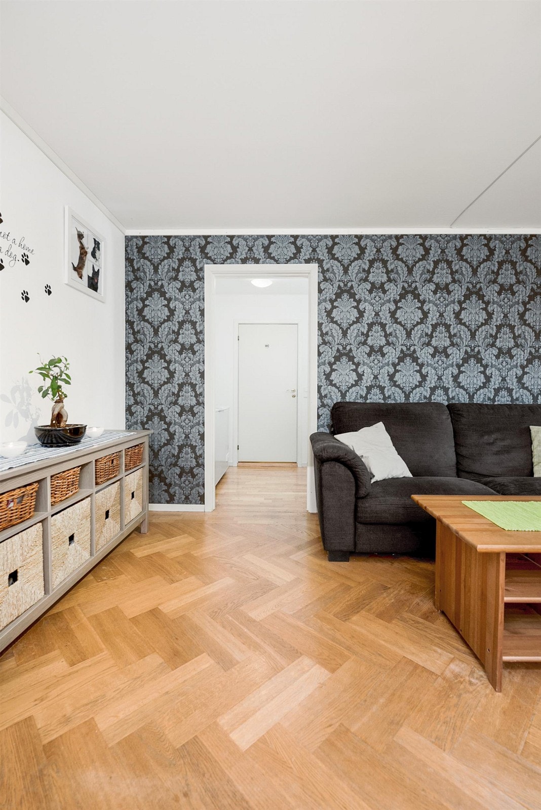 Lekker font tapet i stuen. Galleribilde