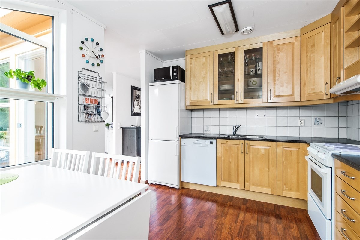 Kjøkken med god spiseplass Galleribilde