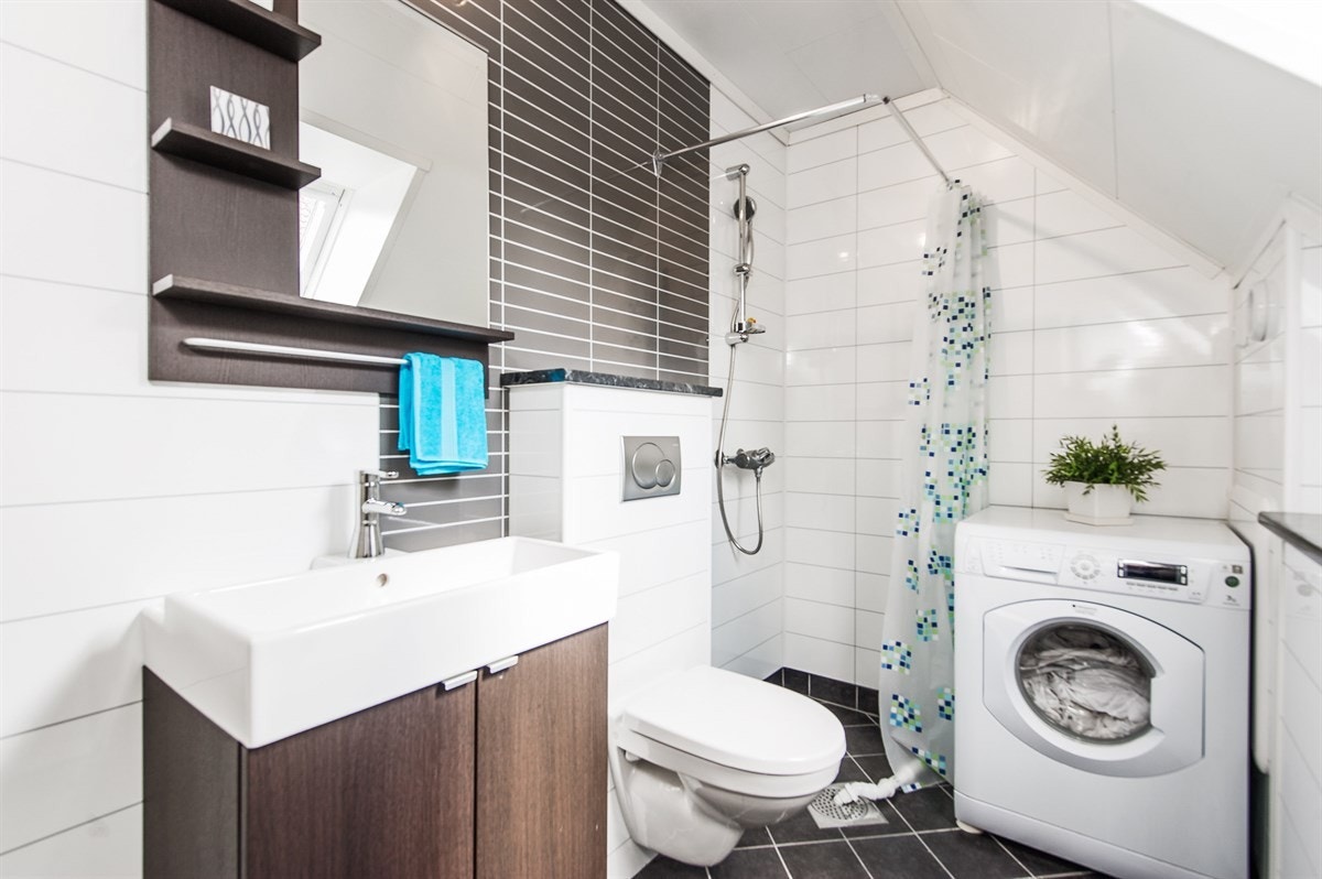 Bad nr. to i loftsetasje, innredet i 2011 Galleribilde