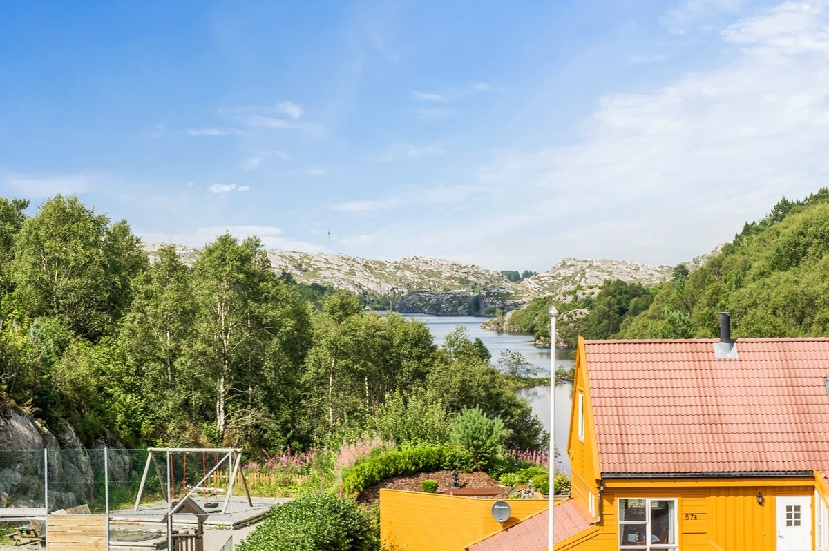 Utsikt og sol til ca 21.30 sommerstid Galleribilde