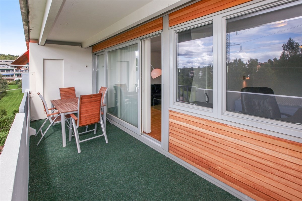 Stor balkong med fin utsikt Galleribilde