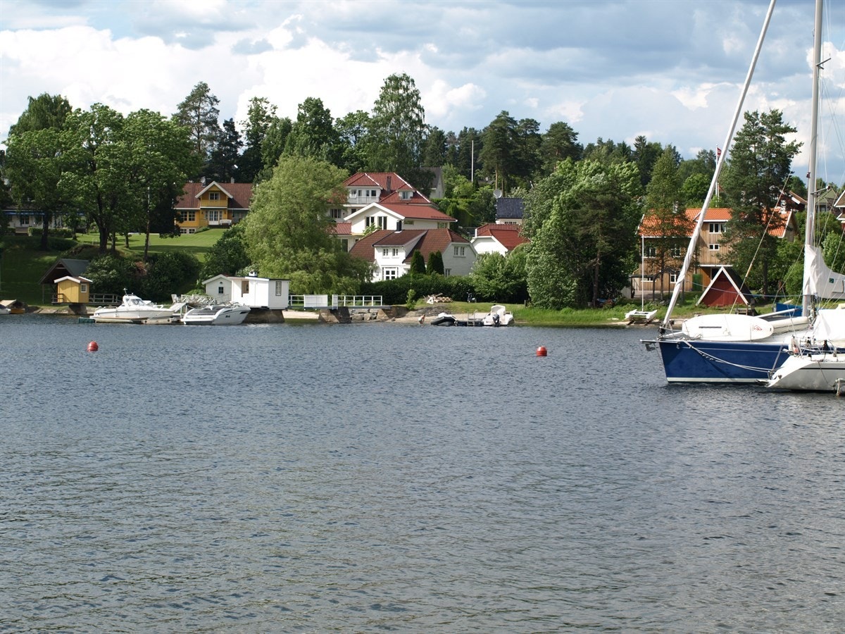 Damhaug og Nordvik har gleden av å presentere en unik og eksklusiv ariktekttegnet eiendom på Nesøya Galleribilde