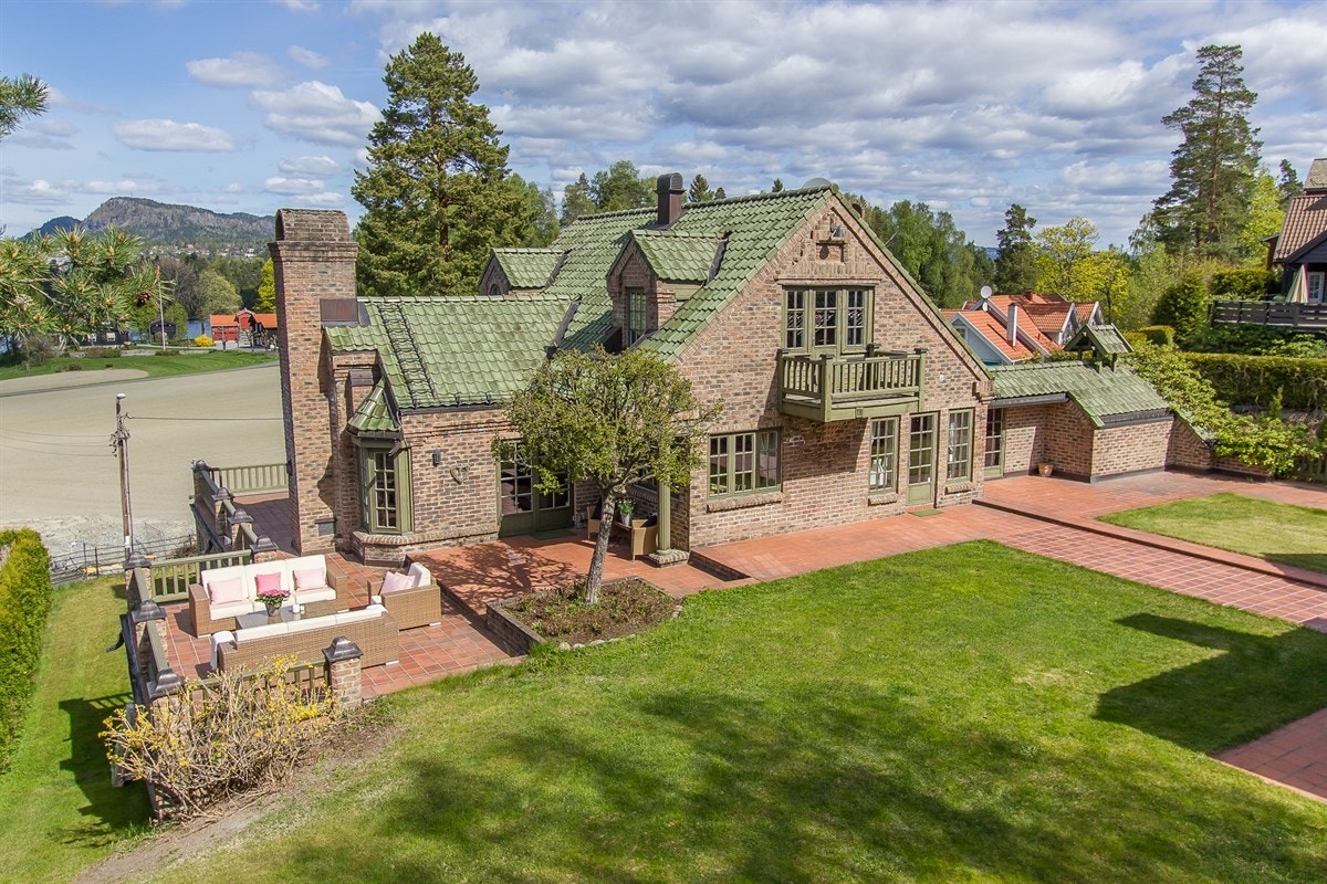 Damhaug og Nordvik har gleden av å presentere en unik og eksklusiv ariktekttegnet eiendom på Nesøya Galleribilde