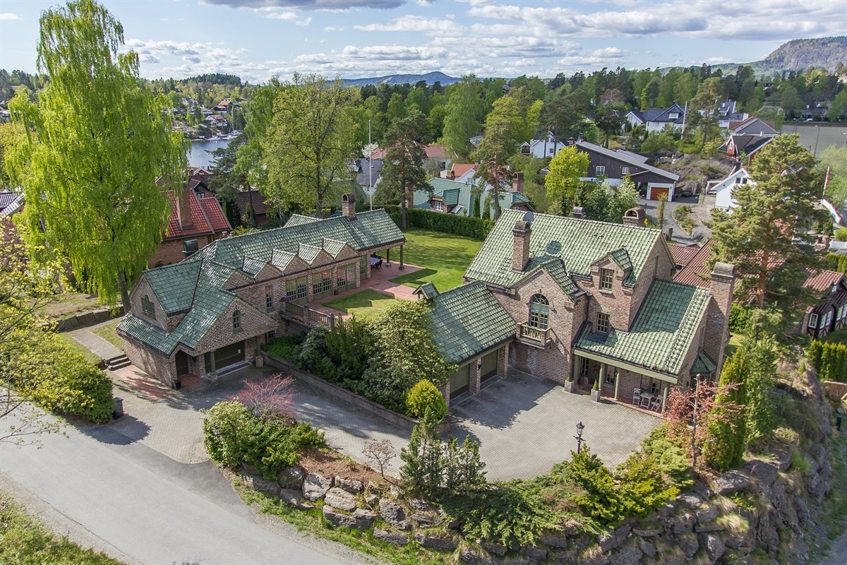 Damhaug og Nordvik har gleden av å presentere en unik og eksklusiv ariktekttegnet eiendom på Nesøya Galleribilde