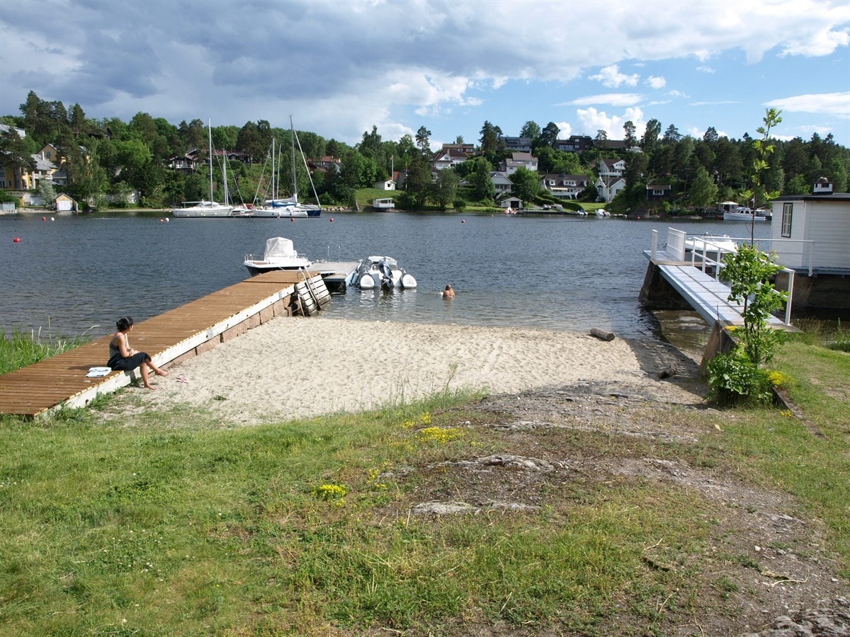Damhaug og Nordvik har gleden av å presentere en unik og eksklusiv ariktekttegnet eiendom på Nesøya Galleribilde