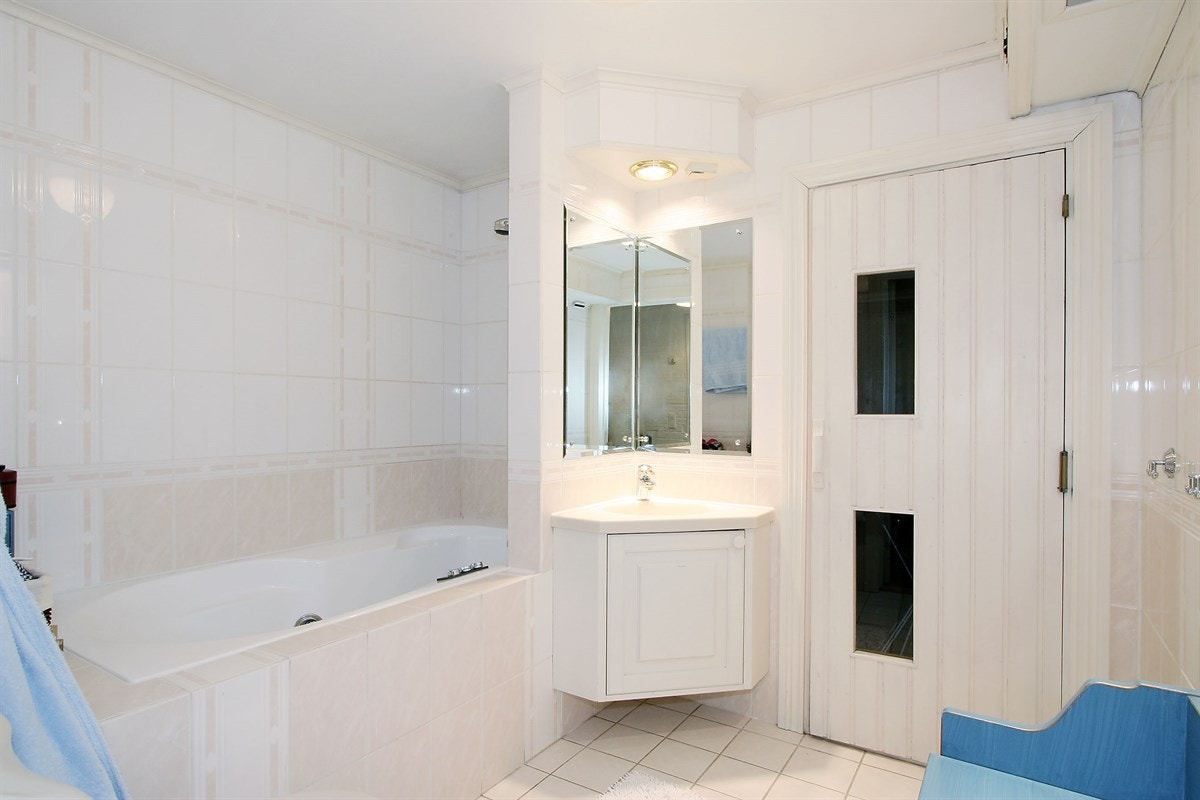 Damhaug og Nordvik har gleden av å presentere en unik og eksklusiv ariktekttegnet eiendom på Nesøya Galleribilde