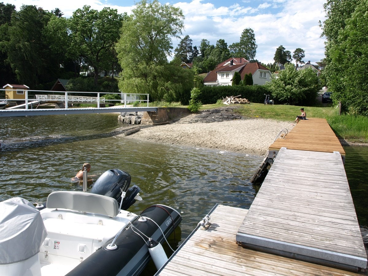 Damhaug og Nordvik har gleden av å presentere en unik og eksklusiv ariktekttegnet eiendom på Nesøya Galleribilde