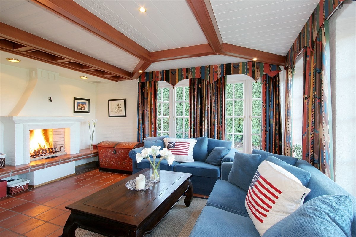 Damhaug og Nordvik har gleden av å presentere en unik og eksklusiv ariktekttegnet eiendom på Nesøya Galleribilde