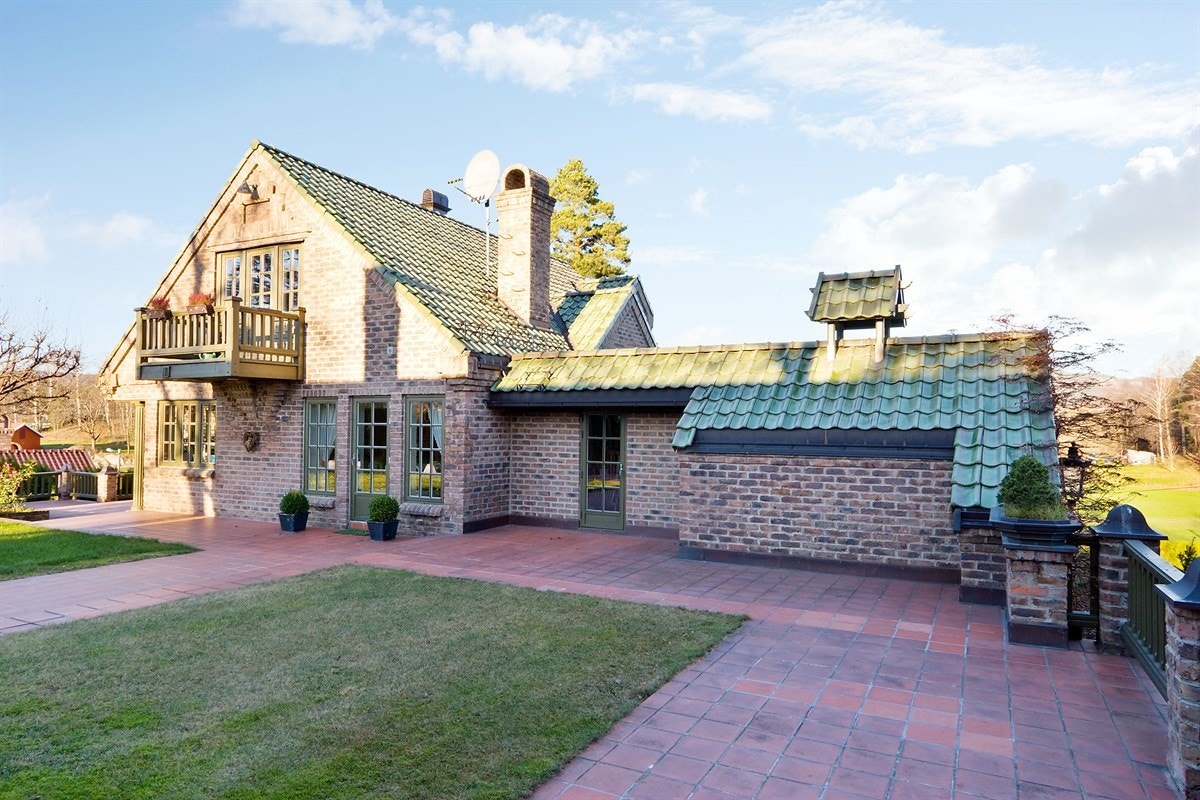 Damhaug og Nordvik har gleden av å presentere en unik og eksklusiv ariktekttegnet eiendom på Nesøya Galleribilde