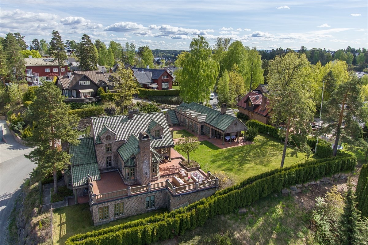 Damhaug og Nordvik har gleden av å presentere en unik og eksklusiv ariktekttegnet eiendom på Nesøya Galleribilde