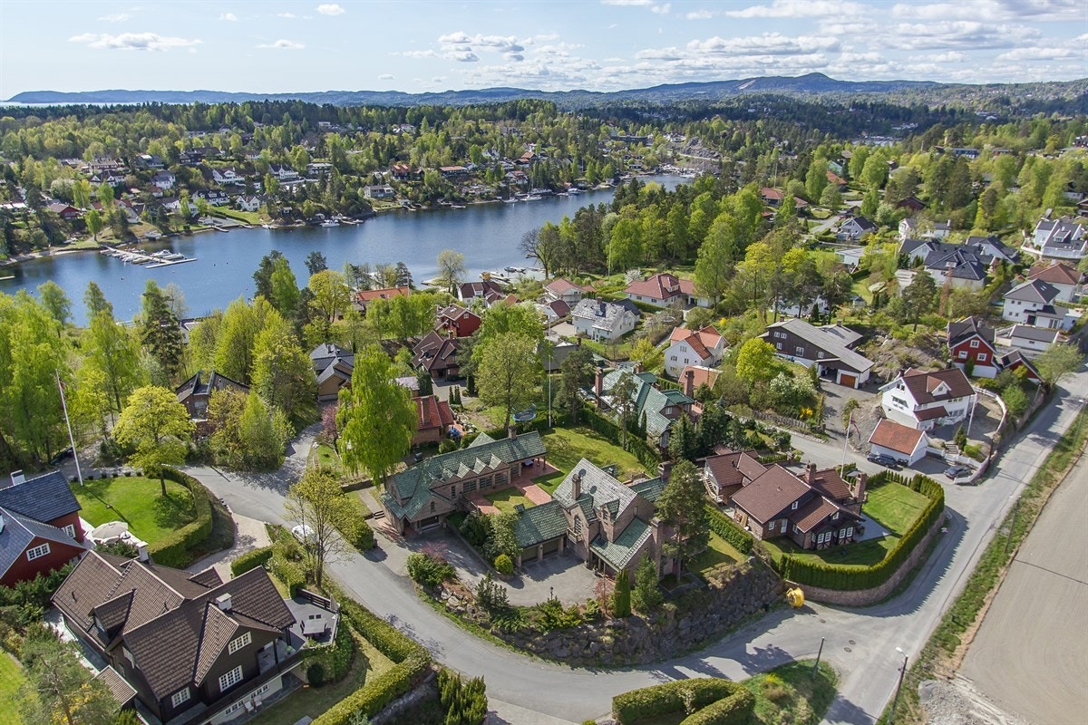 Damhaug og Nordvik har gleden av å presentere en unik og eksklusiv ariktekttegnet eiendom på Nesøya Galleribilde