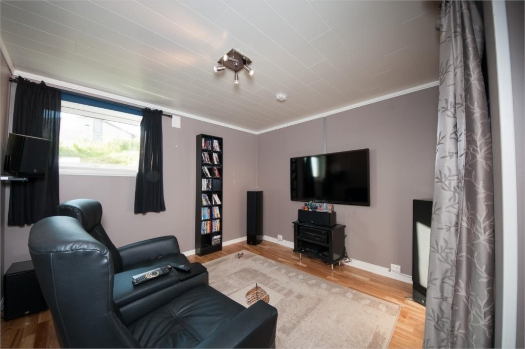 Kjellerstue/ tv-stue Galleribilde