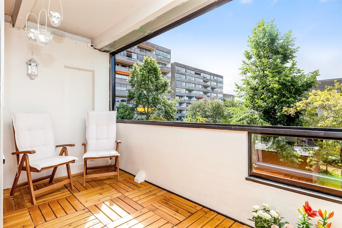 Solrik innglasset veranda på 10 kvm. med elektrisk markise Galleribilde