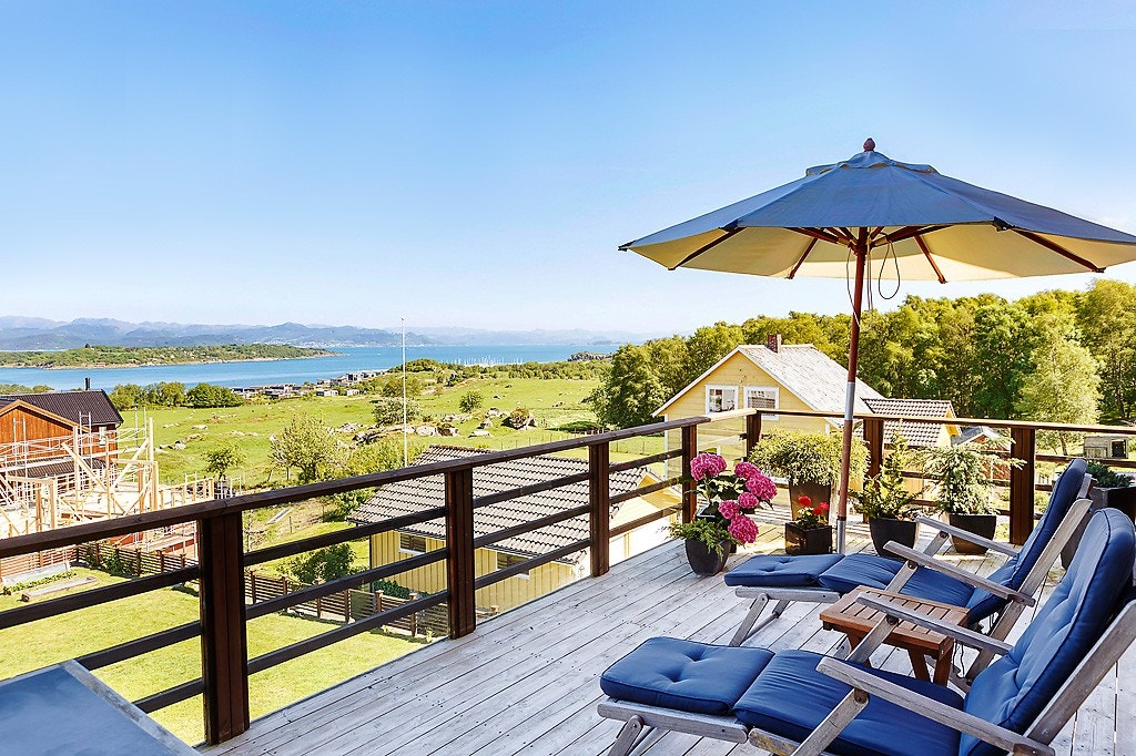 På denne balkongen kan man nyte den flotte utsikten. Galleribilde