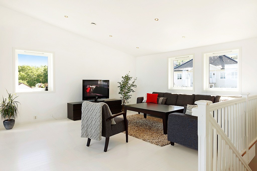 Stuen har en god planløsning og er enkel å møblere. Galleribilde