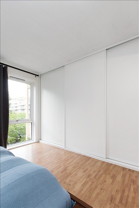 Romslig hovedsoverom med fint utsyn Galleribilde