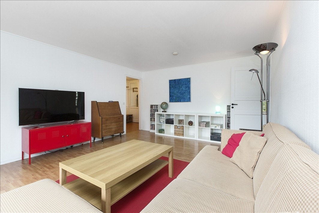 Romslig stue med utgang balkong Galleribilde