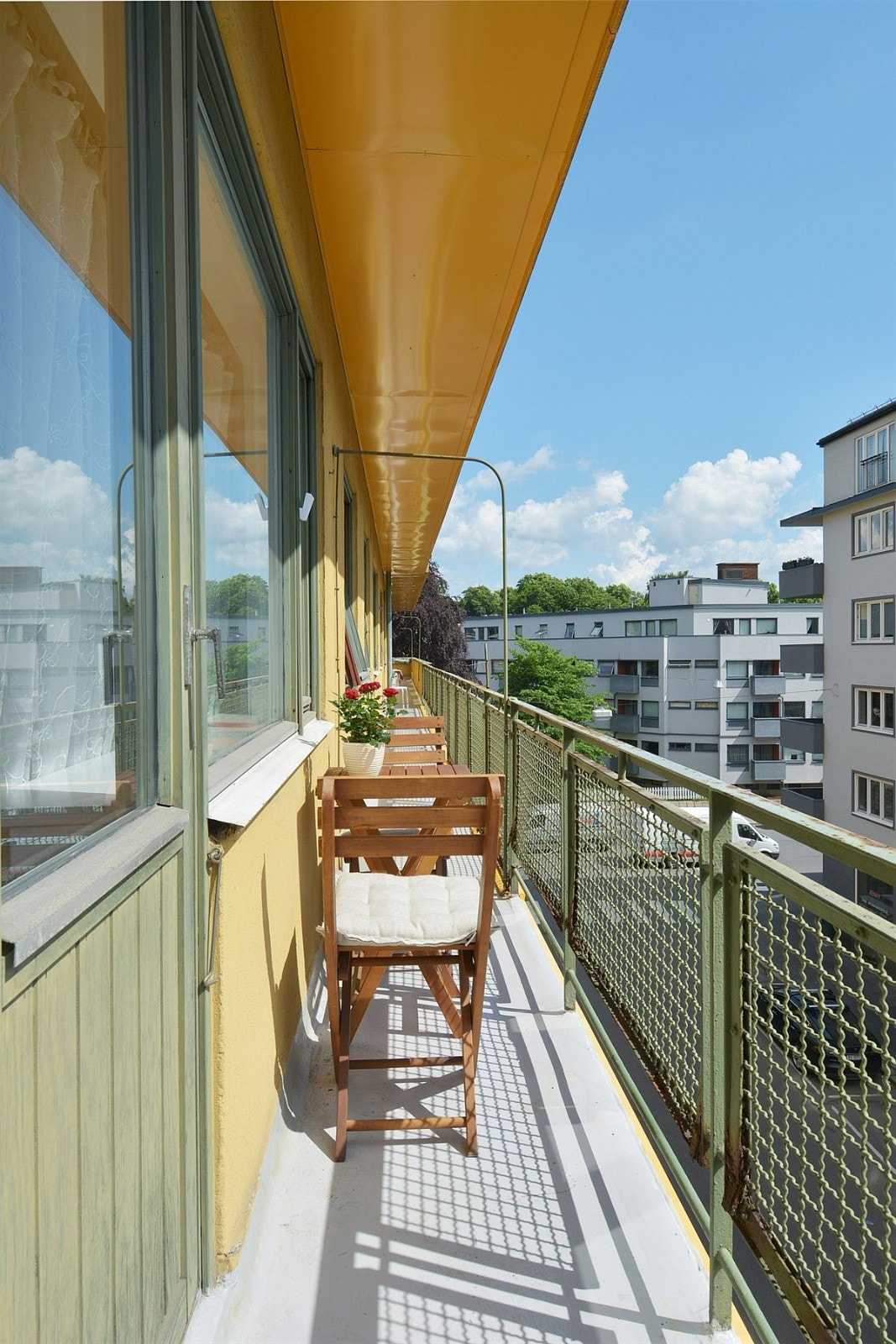 Solrik balkong med sol fra kl 09 - 14. Galleribilde
