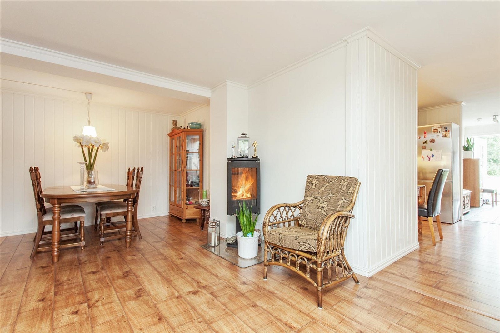 Romslig stue i leiligheten Galleribilde