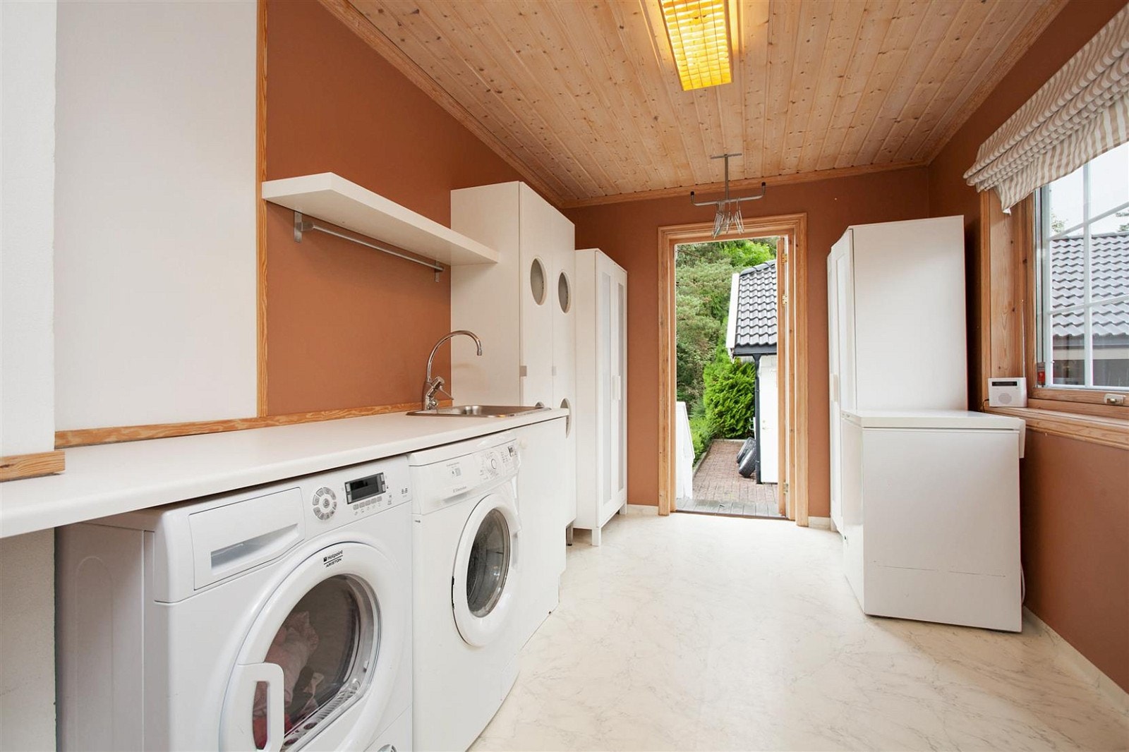 Praktisk vaskerom i første etasje Galleribilde