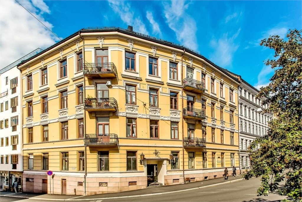 En gammel og flott klassisk gård hvor det ble innvendig bygd om til nye leiligheter i 2005 Galleribilde