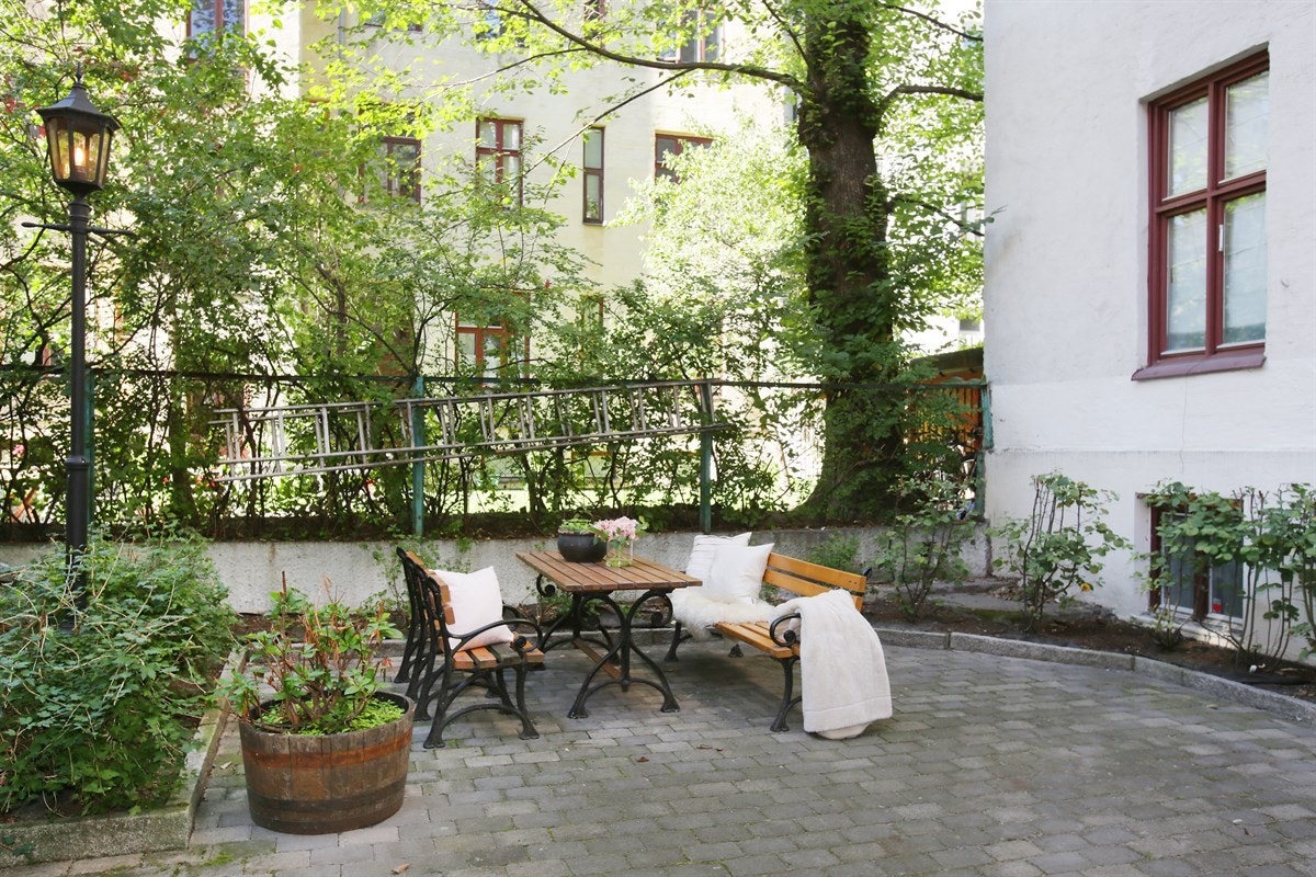 Hyggelig opparbeidet bakgård Galleribilde