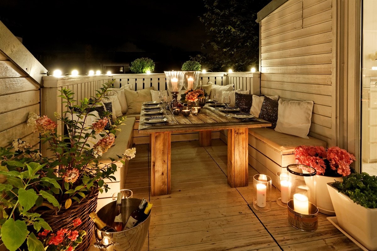 Terrassen kan nytes både på dag og kveldstid (kveldsbilde) Galleribilde