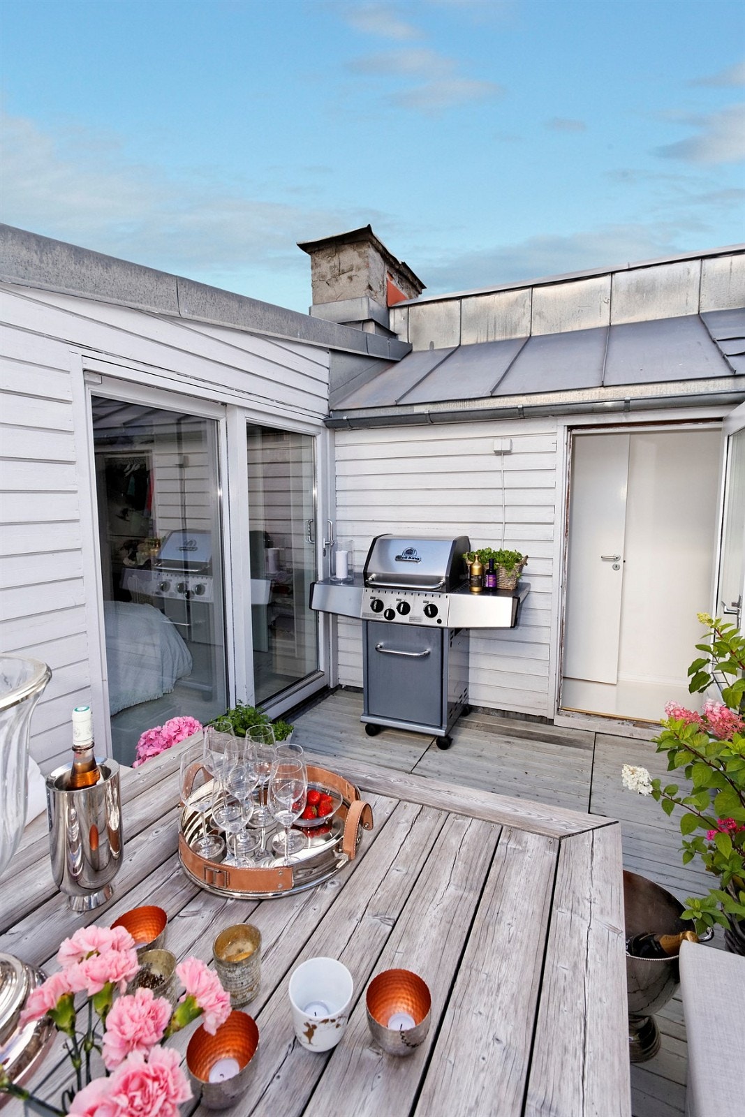 Her er det god plass til både selskap og grill Galleribilde